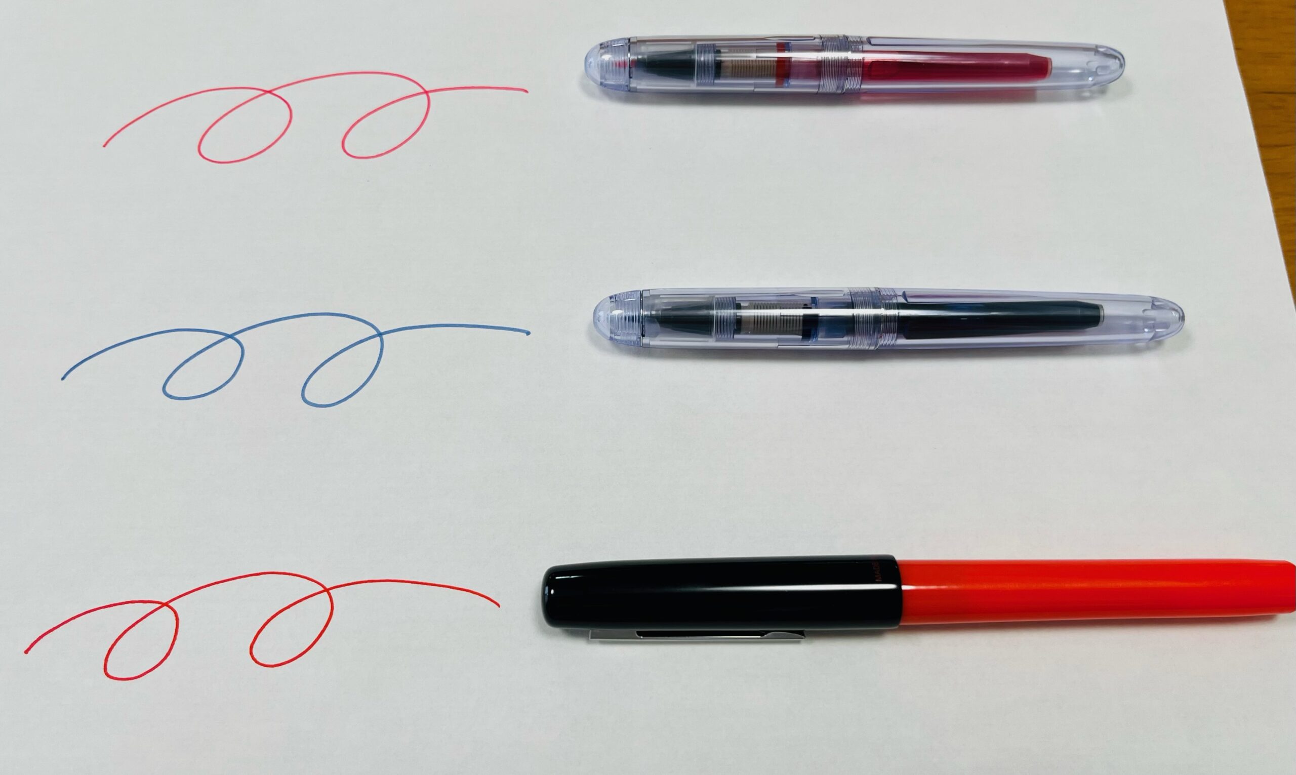 小学校勤務の支援員オススメ 宿題の採点 丸付け 赤ペン 青ペン 平日ママ休日パパブログ
